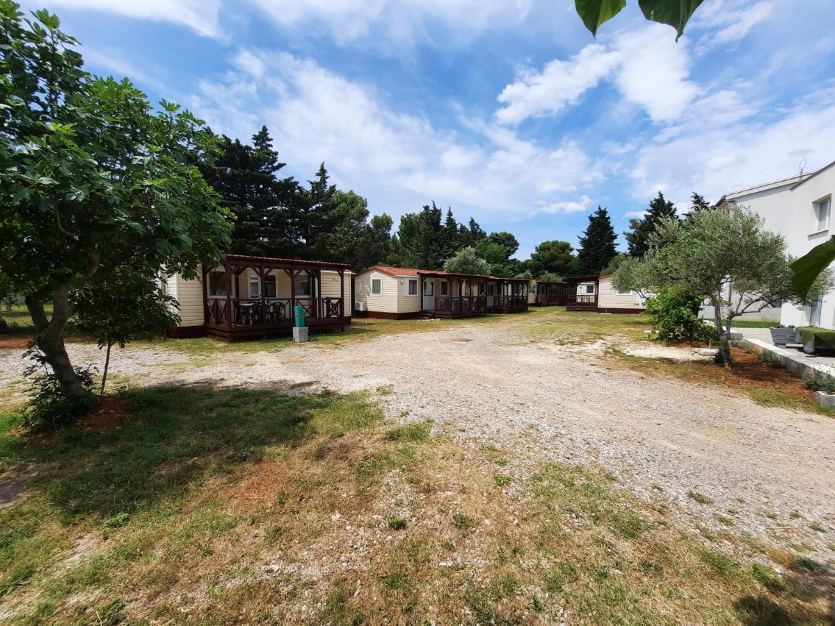 Kamp Rujno Hotel Starigrad Paklenica Exterior foto